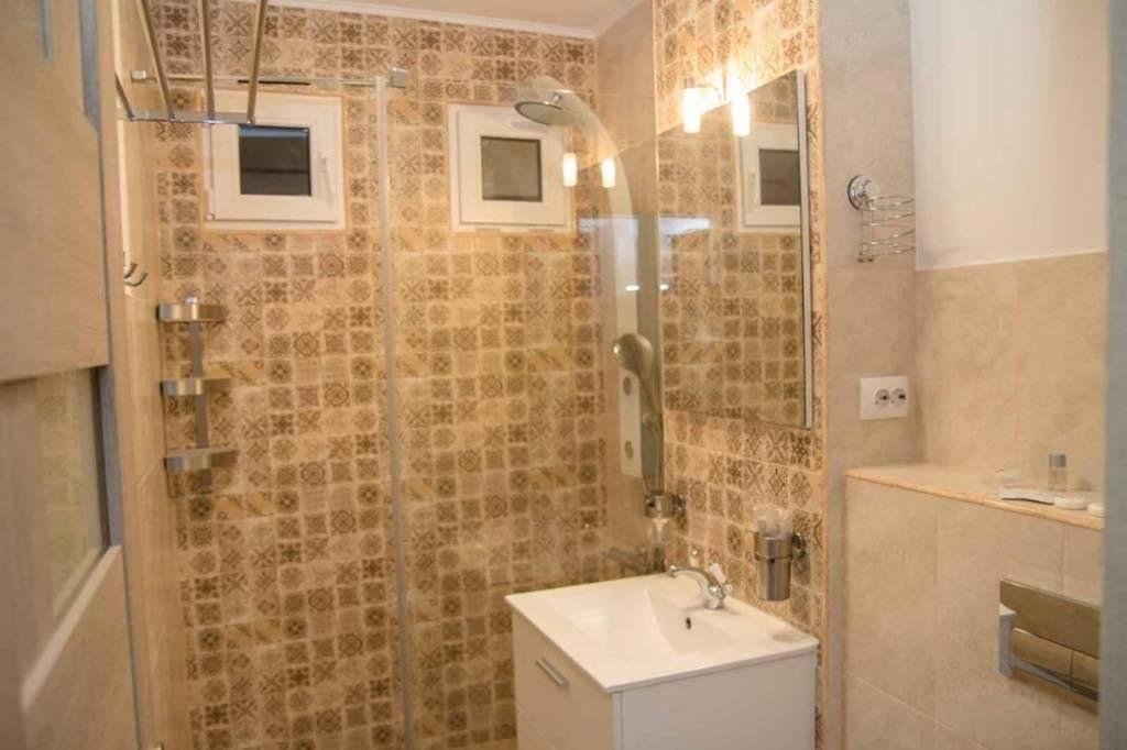 Colonial Touch Apartament Brasov Bagian luar foto